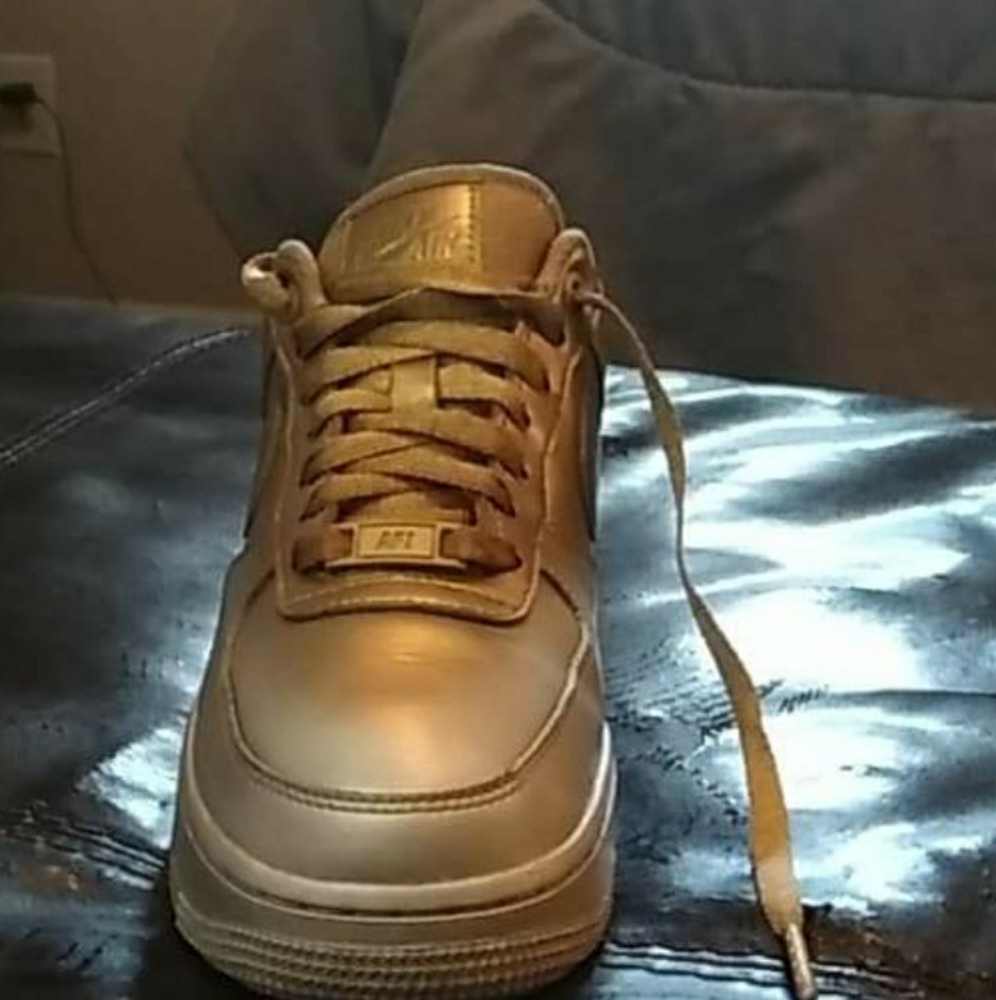 Shoes - Picture 2 of 4